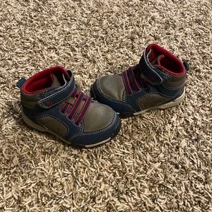 Surprize size 6 toddler boy shoes